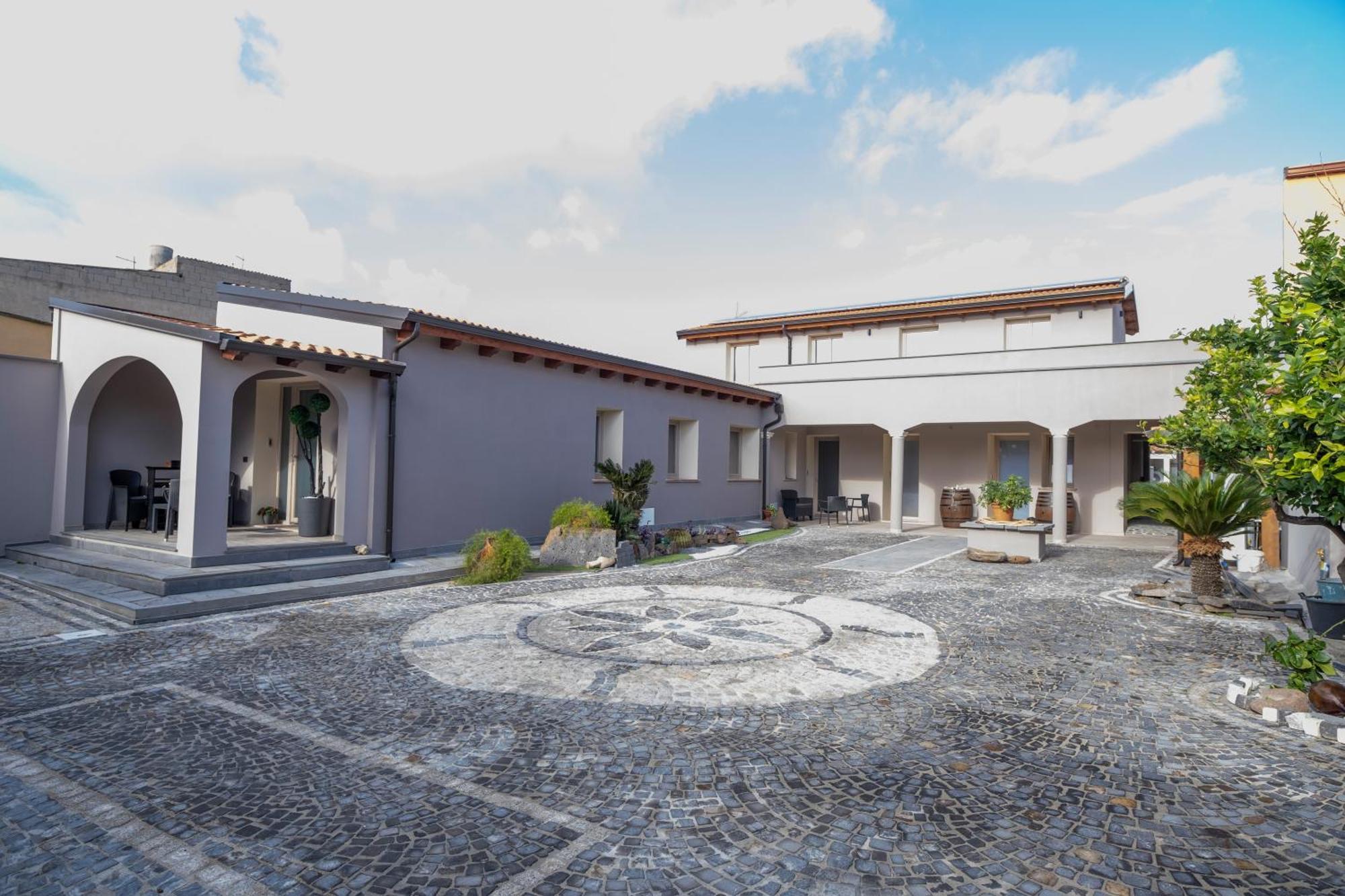 Hotel Domo San Leone Uta Extérieur photo